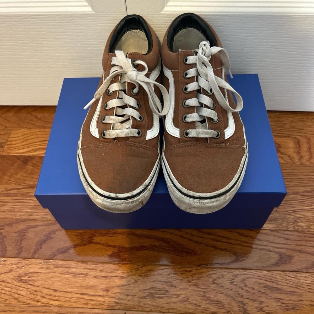 good condition lightly worn brown vans W7.5 M6